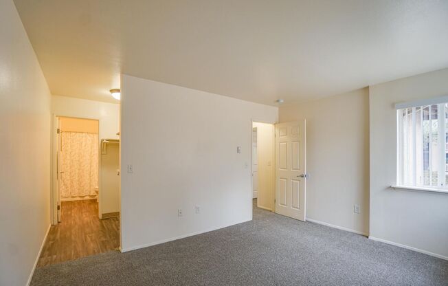 2 beds, 2 baths, 839 sqft, $1,845, Unit 25*