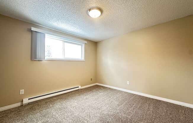 2 beds, 1 bath, 825 sqft, $1,085, Unit 18