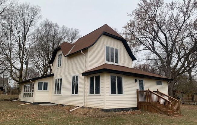 3 BR/2 BA Single-Family Home With Lake Minnetonka Views!