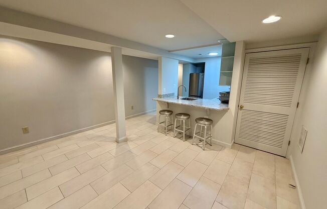 Delightful Dupont Tree-Lined Swann Street 2 Bedroom Lower Level Apt with W/D