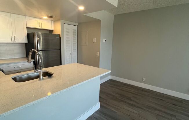 ONE BEDROOM ONE BATHROOM ! WITH W/D!!
