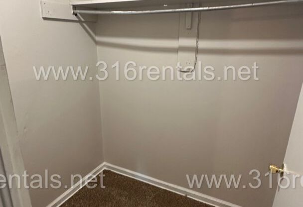 $550- 1 bed 1 bath - Duplex located in the Sunflower neighborhood