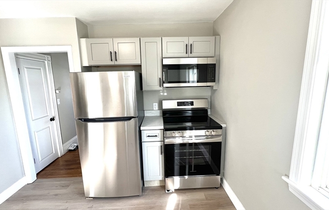 2 beds, 1 bath, 1,100 sqft, $2,700, Unit 2