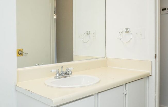 1 bed, 1 bath, 656 sqft, $875, Unit 18