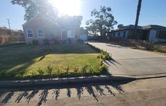 Charming 2 bedroom, 1 bathroom house near Brundage Ln/ Hughes Ln