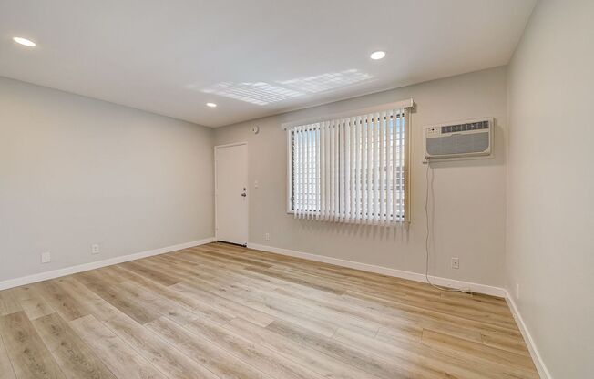 Studio, 1 bath, 595 sqft, $1,598, Unit 22