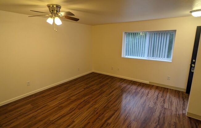 2 beds, 1 bath, 750 sqft, $1,195, Unit 20