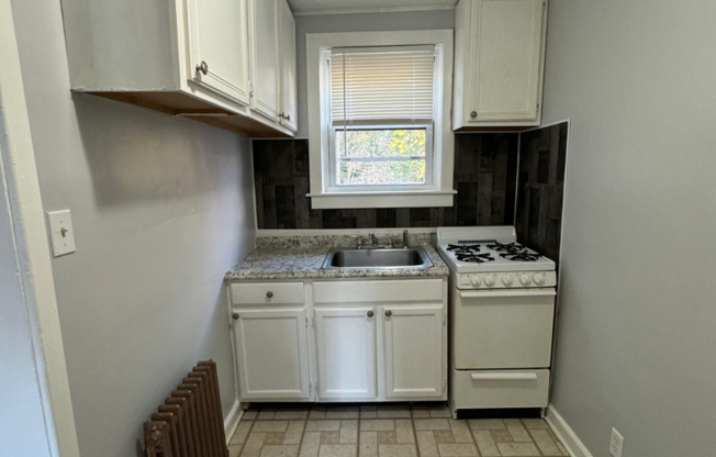 1 bed, 1 bath, $1,100, Unit 4110 Audrey Ave - Unit 2