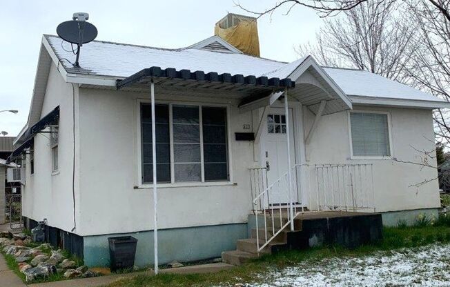 Treat Yourself Out with a $500 Visa Gift Card and 3 Weeks Rent Free – 2 Bed 1 Bath House for Rent in Clearfield!