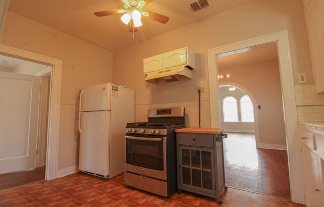 2 beds, 1 bath, $1,550