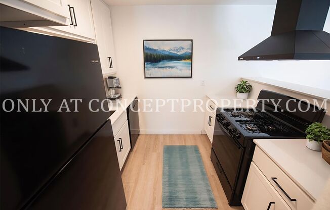 2 beds, 1 bath, 894 sqft, $1,599, Unit 12