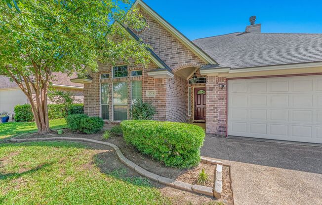 3 Bed/ 2 Bath Home in Edelweiss Gartens Available for August Move In!