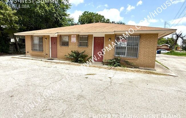 703 West Summit Ave