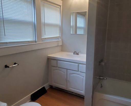 3 beds, 1 bath, $1,050