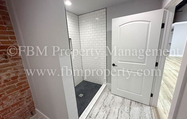 1 bed, 1 bath, 1,000 sqft, $1,295, Unit I