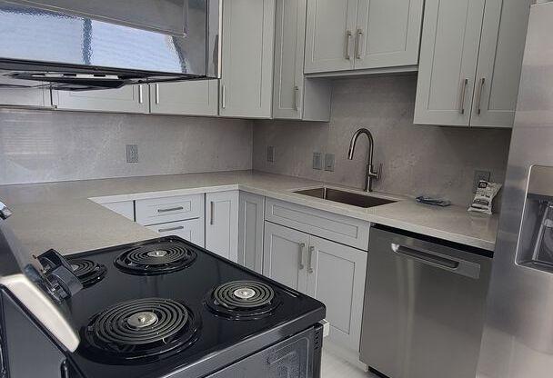 Full of light well located updated apt in Glen Park. Gustavo Lopez AMSI