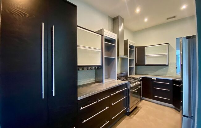 Modern Design 3 Bedroom 2 Bath, 2 car Garage corner lot house ready for lease today!!