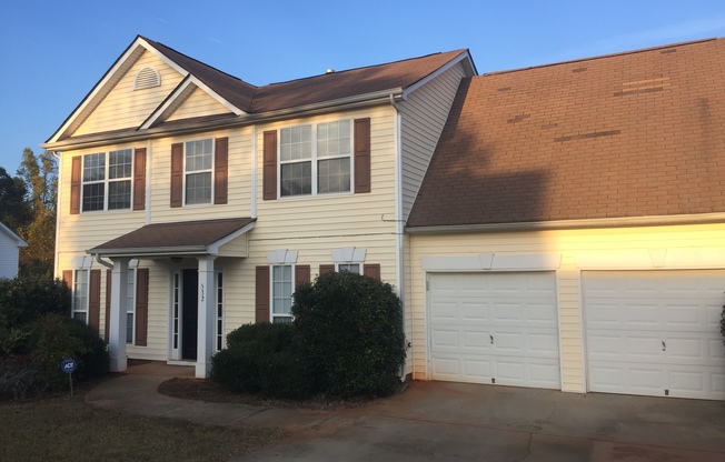 Welcome to this charming 3 bedroom, 2.5 bathroom home located in Locust Grove, GA.