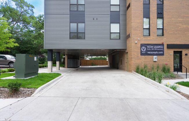 Studio, 1 bath, 411 sqft, $1,279, Unit 309