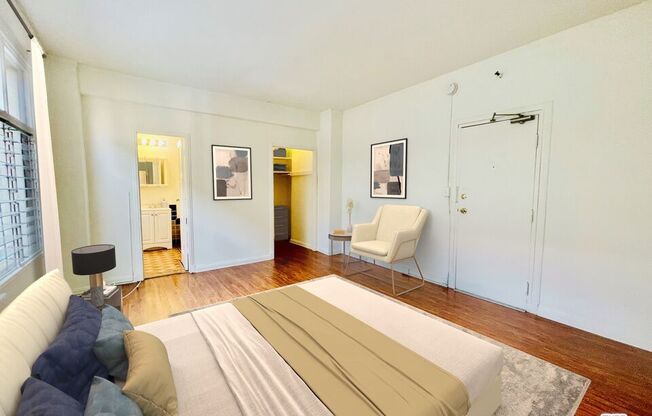 Studio, 1 bath, $1,570, Unit 403