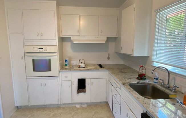 2 beds, 1 bath, 800 sqft, $2,350, Unit Unit 2