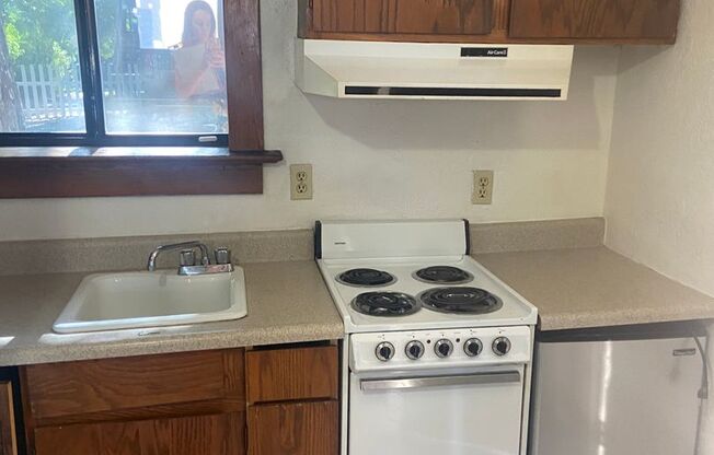 Studio, 1 bath, $995, Unit Remington615.5