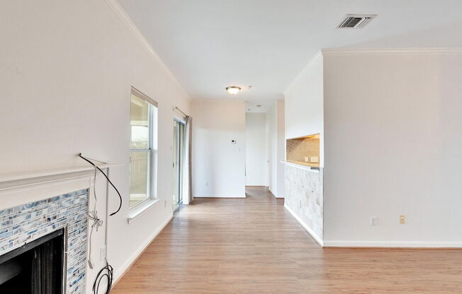 1 bed, 1 bath, 727 sqft, $995, Unit 351