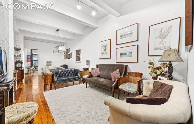 529 W 42 ST