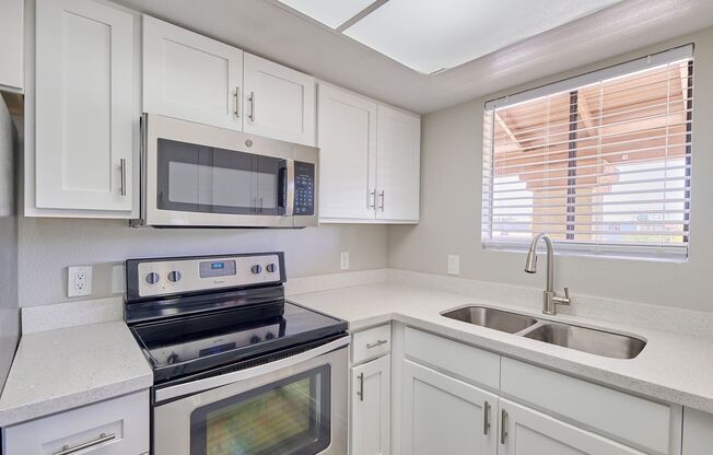 2 beds, 2 baths, $1,350, Unit APARTMENT 4