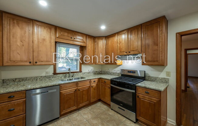 3 beds, 2 baths, 1,160 sqft, $1,900