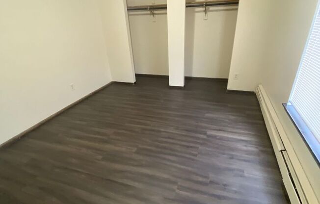 2 beds, 1 bath, 900 sqft, $999, Unit Custer-120