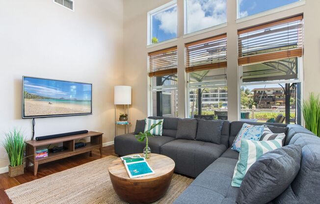 Modern Water Front Condo w/Gorgeous Views, A/C, Yard, & Shared Pool. Ohana Kai