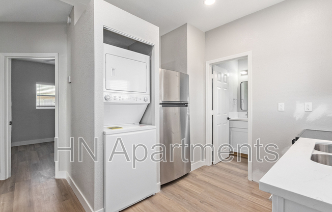 4121 N 33 DR
