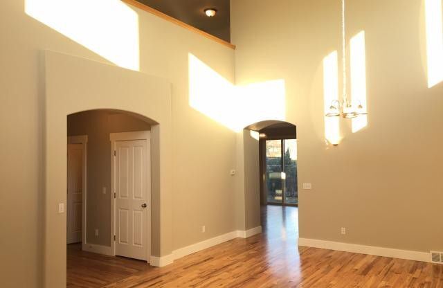 Beautiful 4 Bd 2.5 Bath Home in Sandy