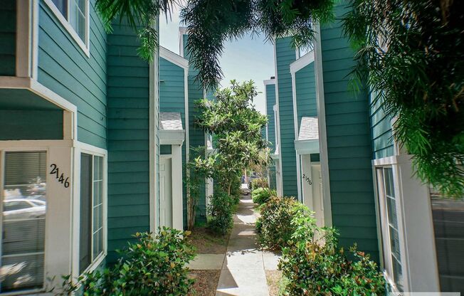 2-Story OB/Point Loma Townhome w/1 Car Garage