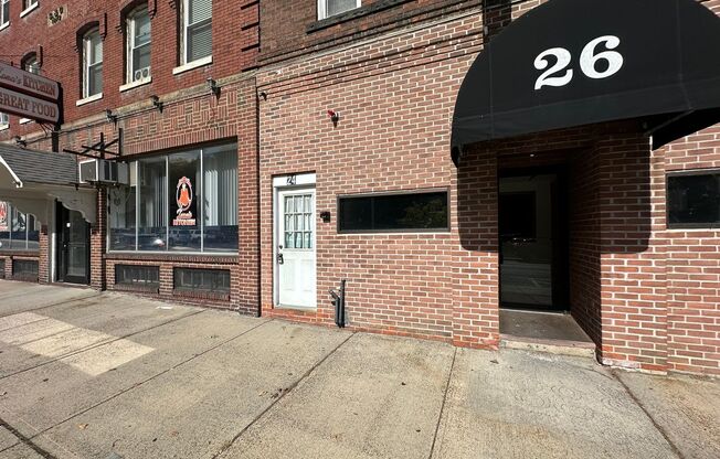 2 beds, 2 baths, $1,795, Unit 24 Main St - Front