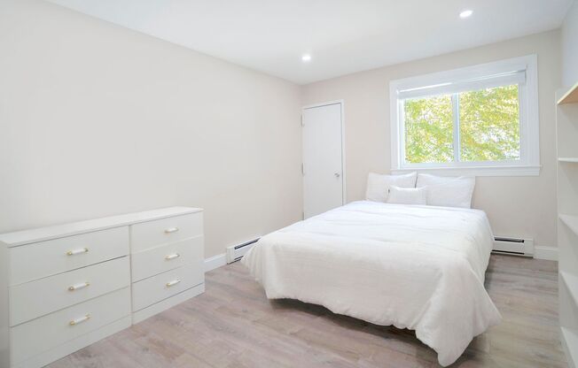 2 beds, 1 bath, 1,050 sqft, $2,750, Unit 75-4