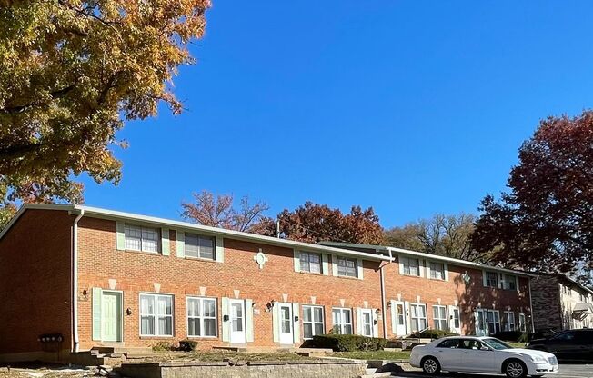 1 bed, 1.5 baths, 680 sqft, $975, Unit 9621 Lynntown Court