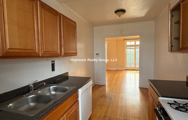 909 Elmwood Ave