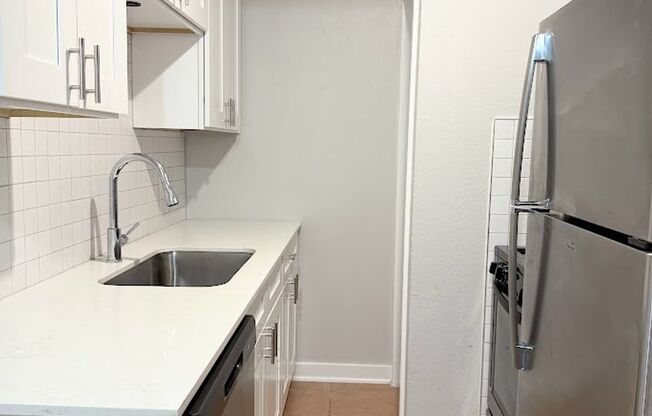 2 beds, 1 bath, 750 sqft, $1,100, Unit K705 - 307 - 106