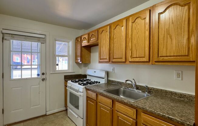 Charming 2 Bedroom/2 Bathroom Townhome in Greektown, MD!