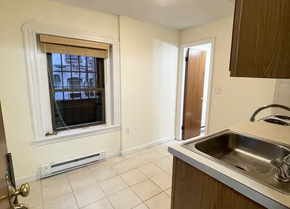 Studio, 1 bath, 325 sqft, $2,050, Unit 2