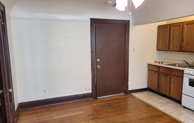Studio, 1 bath, $775, Unit 205