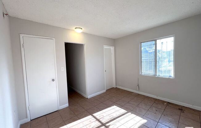 823 E 111 DR