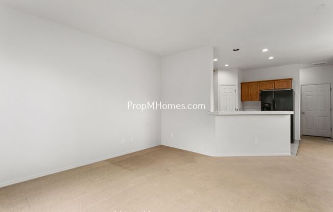 Spacious Two Bedroom End Unit Townhouse In Beaverton w/ Two Primary Suites!