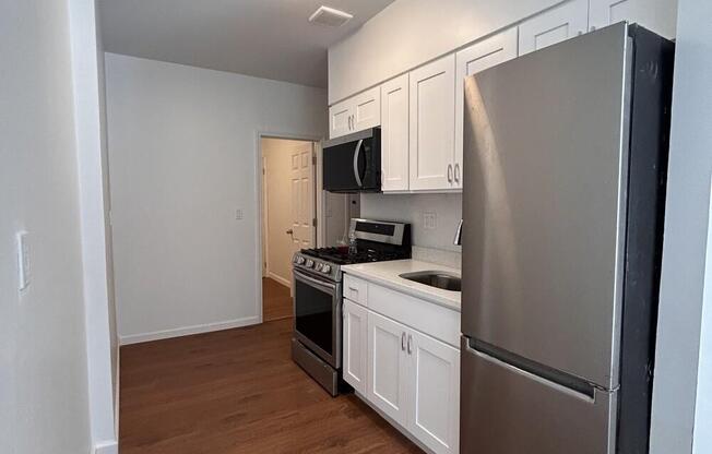 536 W 47 ST