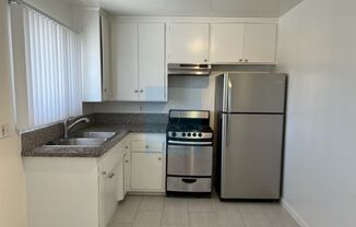 1 bed, 1 bath, 700 sqft, $2,200, Unit E