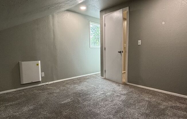 1 bed, 1 bath, 140 sqft, $850, Unit Unit 5