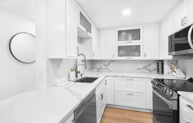2 beds, 1.5 baths, 1,028 sqft, $4,800, Unit 206
