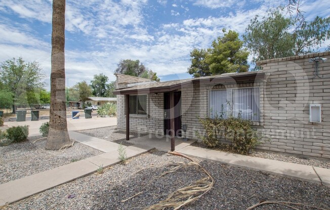 2201 W BELMONT AVE